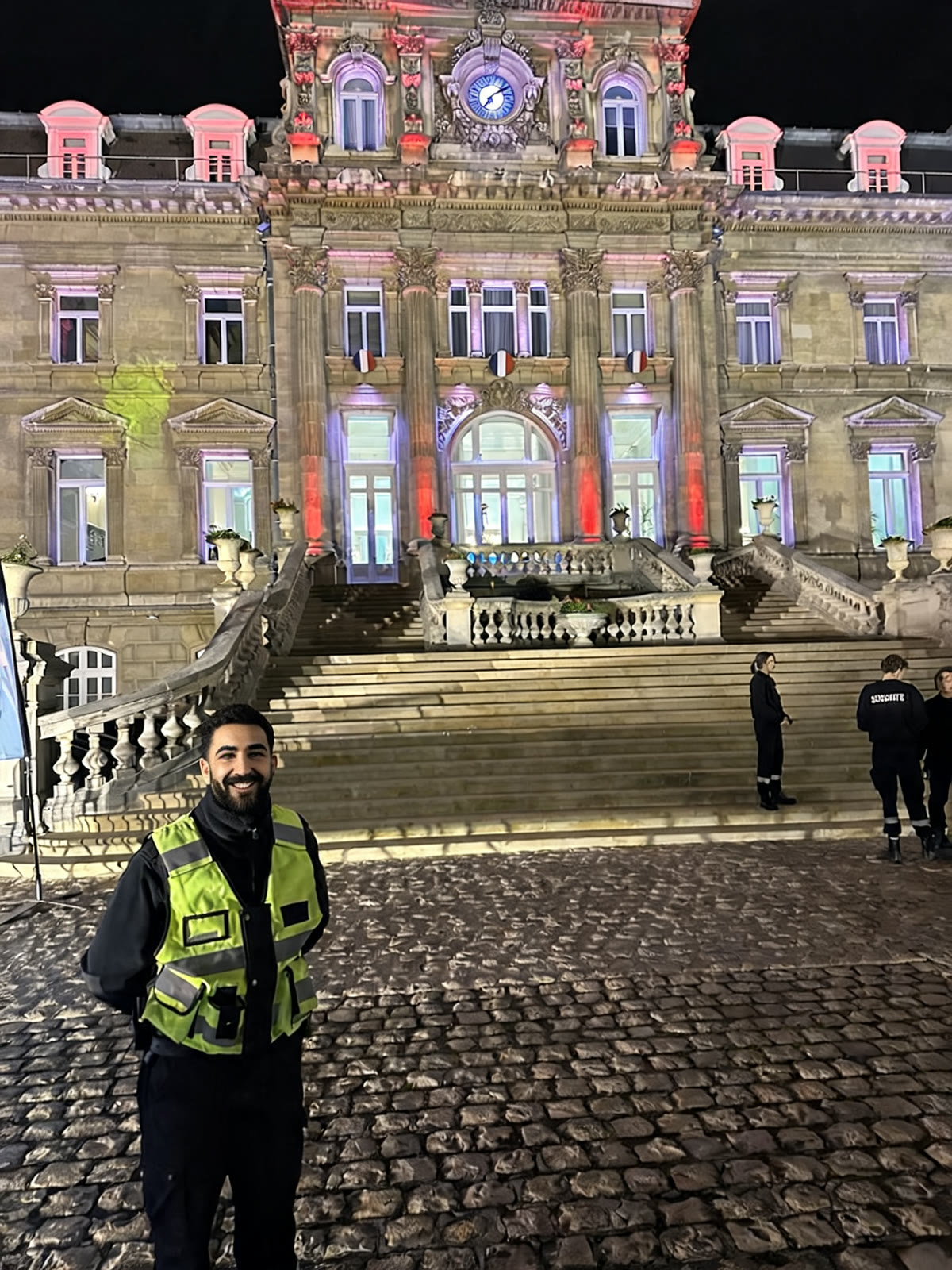 Surveillance d'un bâtiment public de nuit